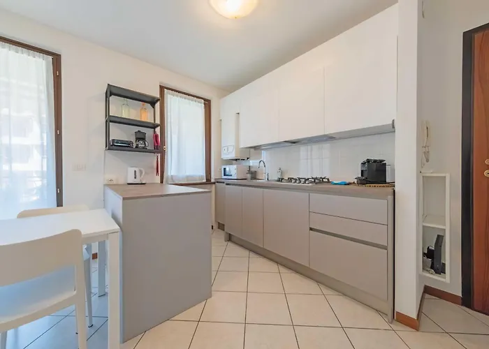 Apartmentsgarda - Residenza Elisabetta 10 Апартаменты *